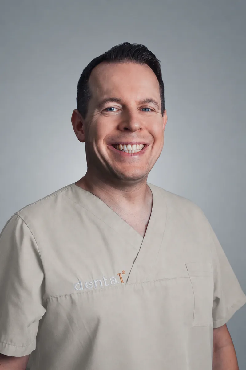 Dr. Jan Schneider – Zahnarzt, Zahnärztlicher Leiter bei Denta1 Clinic Herne