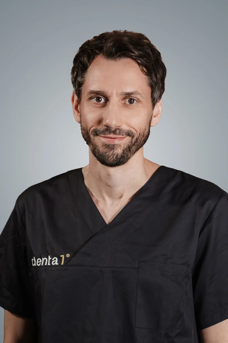 Dr. Alexander Goos – Zahnarzt, Oralchirurg bei Denta1 Clinic Herne