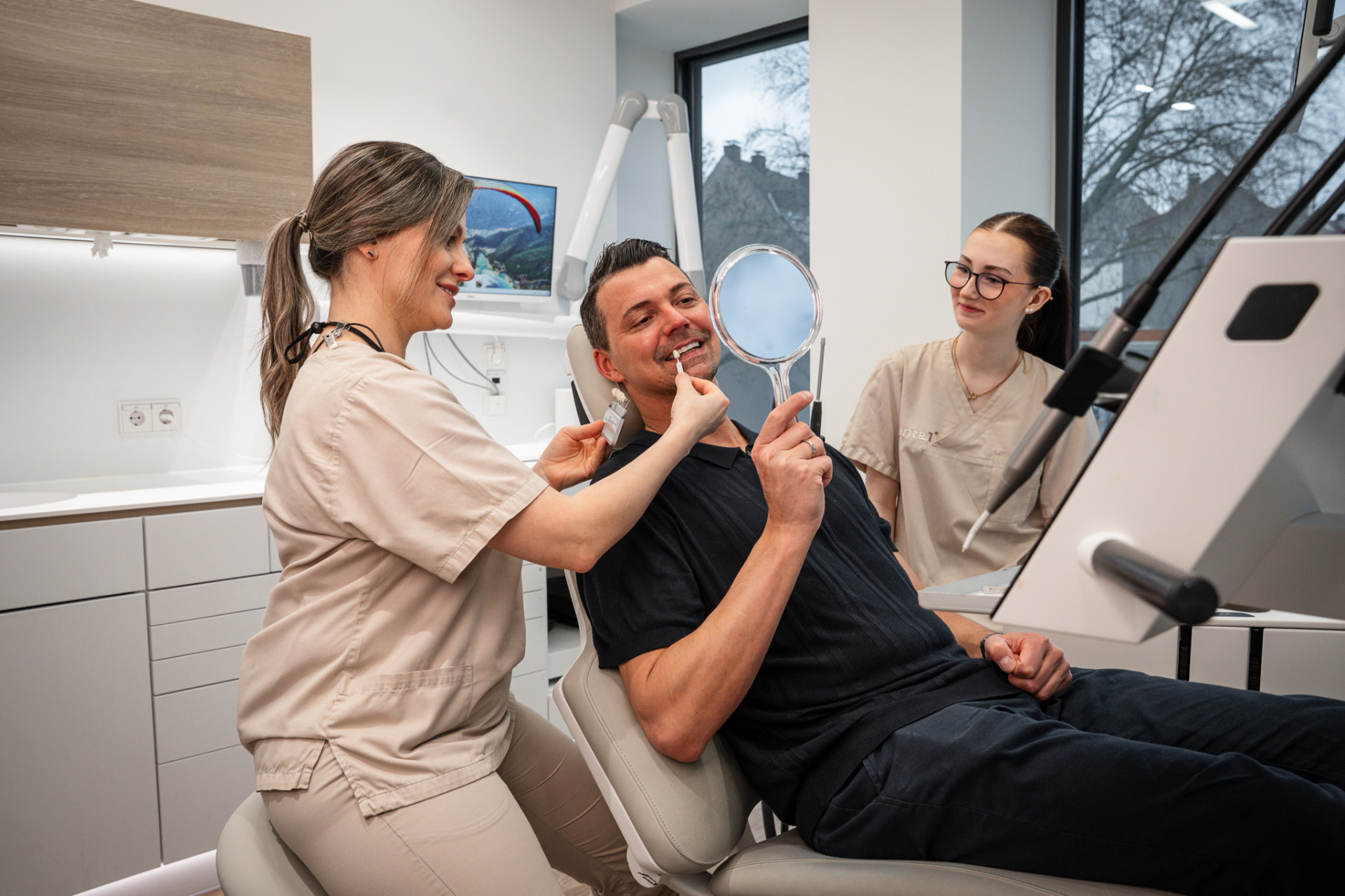Zufriedener Patient bei Denta1 Clinic