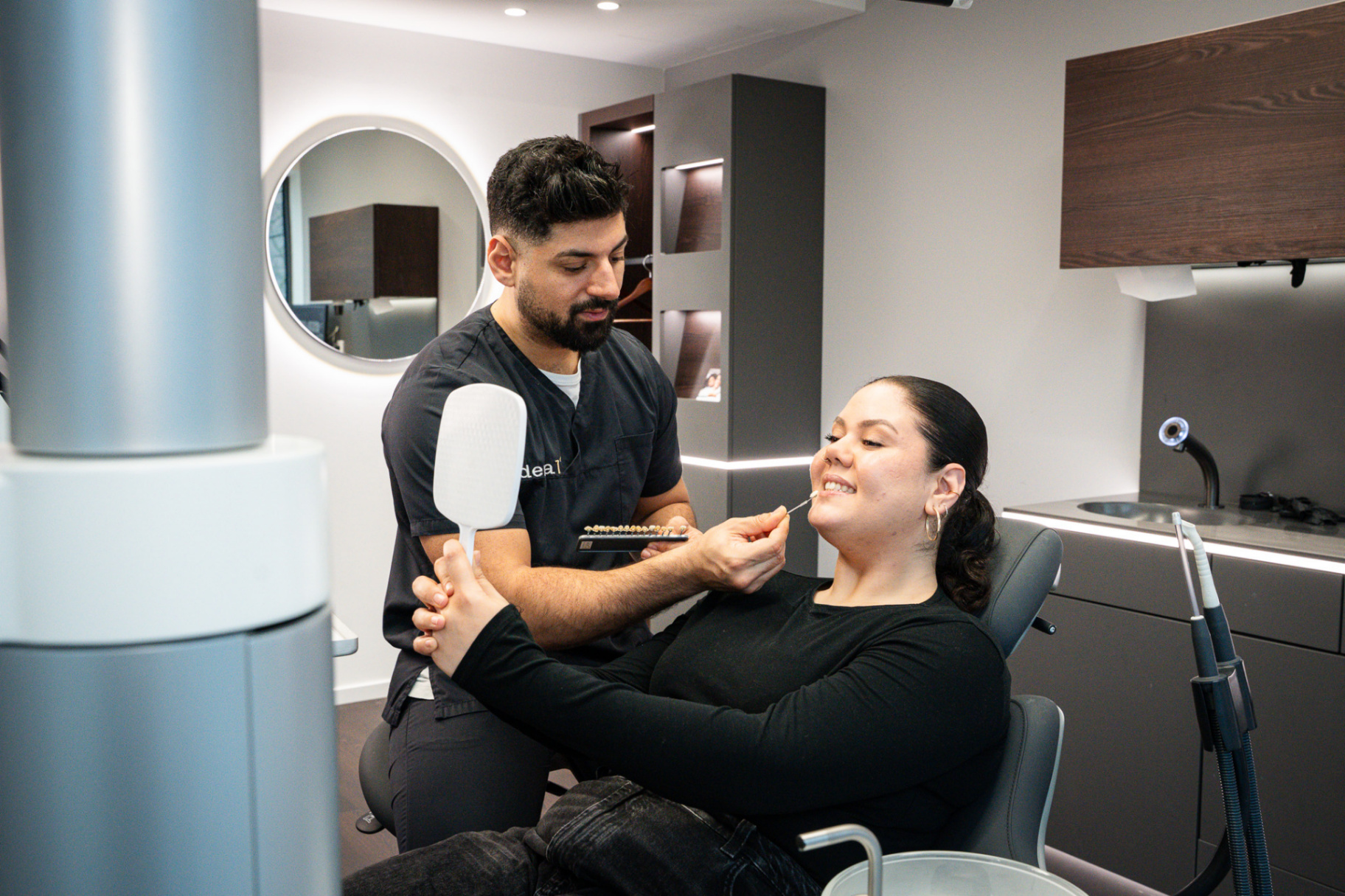 Farbabgleich für Veneers bei Denta1